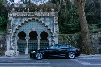 Tesla Full-Day Private Tour: Lisbon to Sintra & Cascais