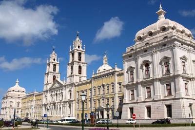 Private Mafra National Palace and Ericeira in One Day from Lisbon