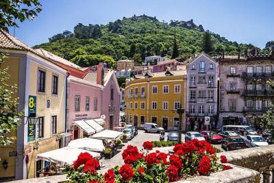 Private 4-hour tour to visit Sintra from Lisbon with hotel pick up and drop off