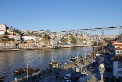 Porto city small group half-day tour Including wine tasting in cellars