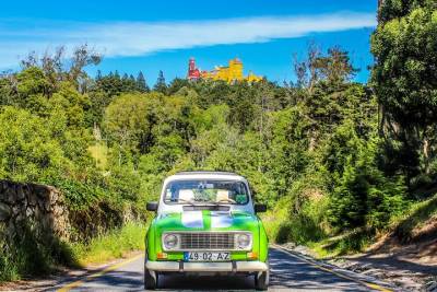 Private Half-Day Tour by Classic Renault 4L in Sintra