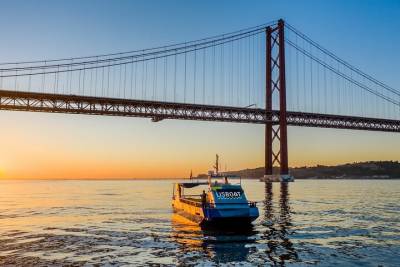 Lisbon: 3 City Walking Tours + Hop-on Hop-off River Cruise