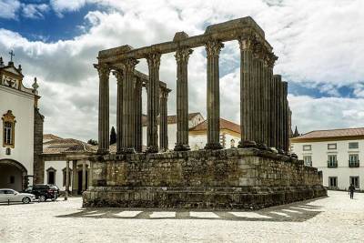 Private Tour to Evora and Monsaraz from Lisbon