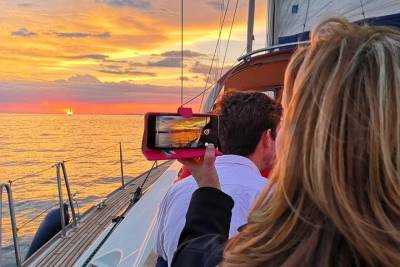 Private Cocktail Sunset Sailing Tour on a Luxury Sailing Yacht