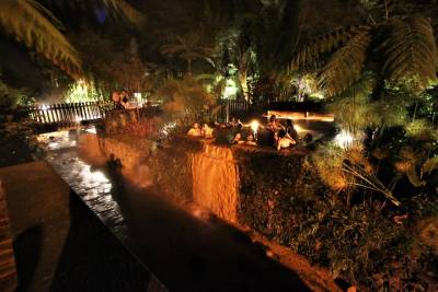 Night thermal pools & food experience