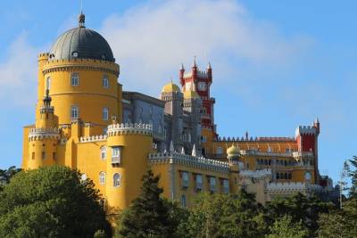 Private Tour for up to 16 people to Sintra and Cascais from Lisbon