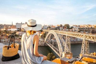 Porto and Matosinhos Small Group Tour with Douro Cruise, Lunch and Wine Tasting