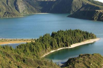 Walking tour into the water tunnels of Fogo Lake - Full day