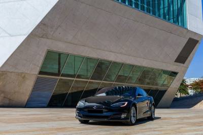 Tesla S Luxury Executive Porto Airport Transfer
