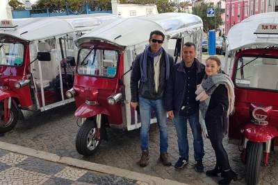 Private Tour to the Historic Area of Lisbon Castle by Tuk Tuk 100% Electric