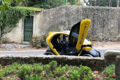 Sintra Gardens Romantic Tour E-CAR GPS guided audio route that informs amusement
