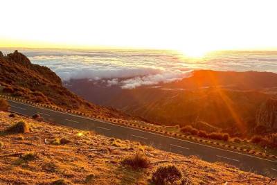 Sunrise Transfer To Pico Do Arieiro, Hike To Pico Ruivo & Return From Teixeira