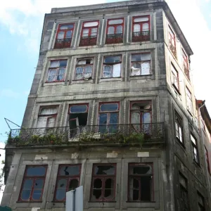 Dilapidated Building - Porto