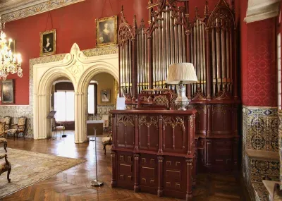 Museu-Biblioteca Condes de Castro Guimarães