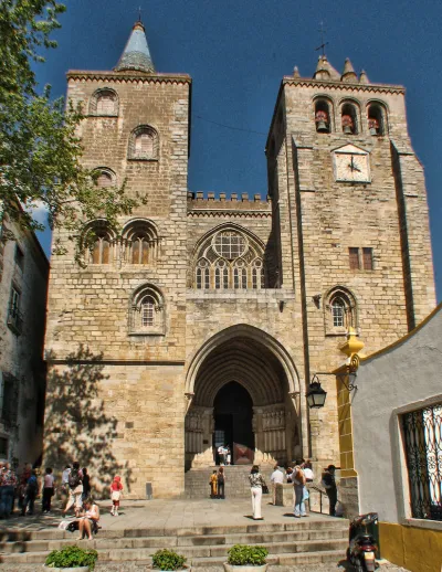 Evora Cathedral facade