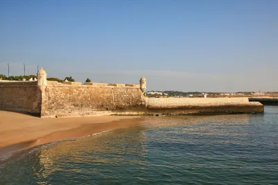 Forte da Ponta da Bandeira from the beach