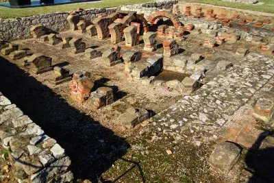 Cerro da Vila - Bathhouses