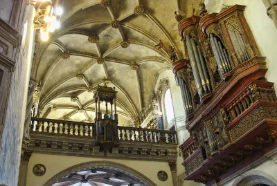 Igreja Santa Cruz interior and pipe organ