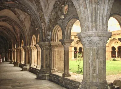 Cloisters - Se Velha