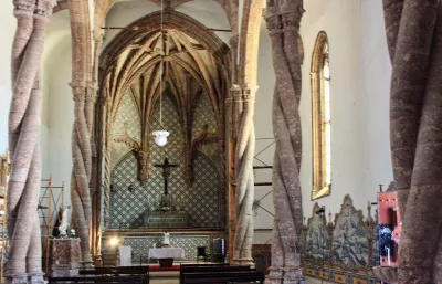 Setubal monastery interior - central nave