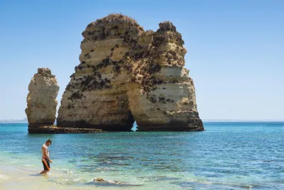 Praia dos Pinheiros - Lagos rock formations