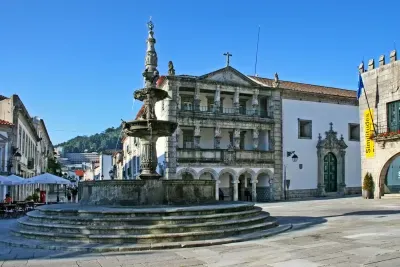 Chafariz fountain - Praça da República - Viana