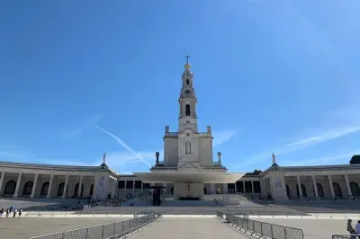 Private Tour to Fátima Sanctuary, Nazaré, Óbidos and Batalha FD