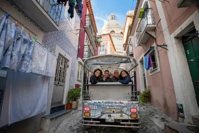 Private Half-Day Eco Tuk Tuk Tour in Lisbon