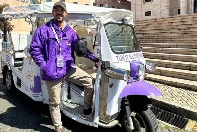 1.5 Historical Tour Lisbon Center and Viewpoints Private Tuk Tuk