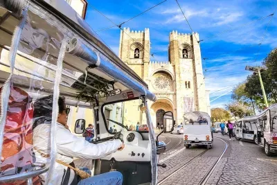 Lisbon tour Oldtown & Viewpoints on a tuktuk