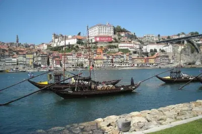 Private Porto from Lisbon with Portuguese lunch and Porto wine tasting