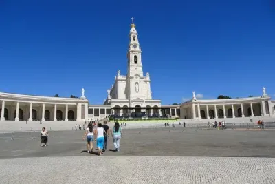 Fátima, Nazaré and Óbidos Small Group Tour from Lisbon