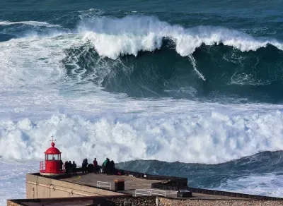 Nazare big wave surfing - Praia do Norte