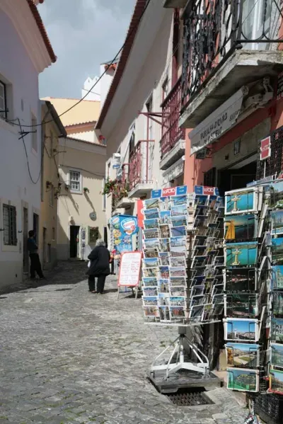 Tourist Shops in Santa Cruz - Lisbon