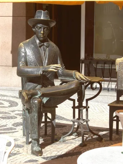 Fernando Pessoa Statue - Lisbon