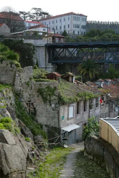 Street between Ribeira and Sé in Porto