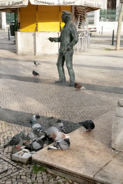 Bairro Alto Statue