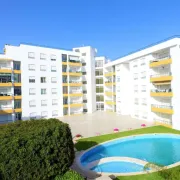 Quiet apartment overlooking the swimming pool