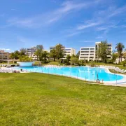 2 Bedroom Apartment with Pool in Vila Marachique