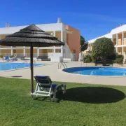 Pool&Beach in Encosta de São José