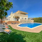 Luxury Holiday Villa Pescadinha near Beach