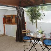 Linda a Velha Apartment with private backyard