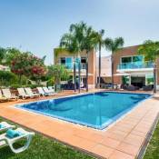 Vilamoura Villa Sleeps 12 Pool Air Con