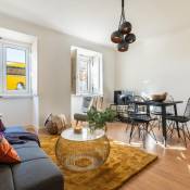 Renovated flat in a loveable, yellow lane