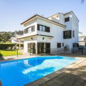 Oeiras Villa with Pool by Homing