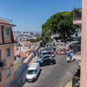 LovelyStay - Sunshine Residence in the Heart of Graça