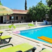 Paraiso Villa Sleeps 8 with Pool Air Con and WiFi