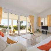 Great 3 bedroom villa in Clube Atlantico with AC and short walk to beach