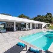 Elegant Villa with infinity pool & hot tub