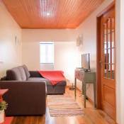 Traditional 1 Bedroom Apartment In Sleepy Alfama